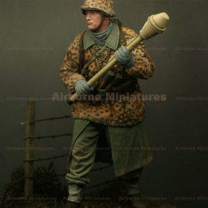 080. Waffen SS with panzerfaust